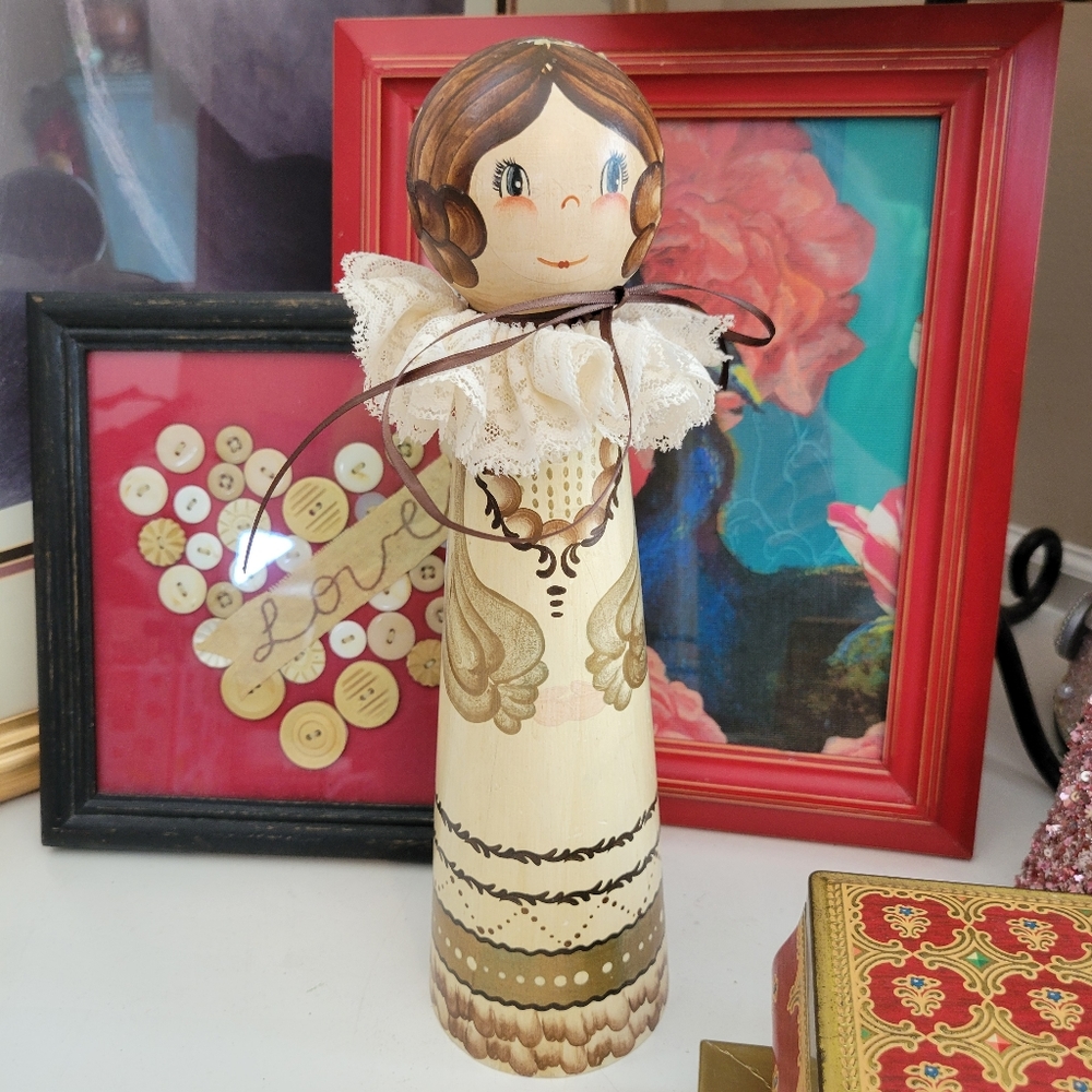 Cute Wooden Lady Figure ~ Ready for Makeover! ~ 1980s ~ Primitive ~ Cottage